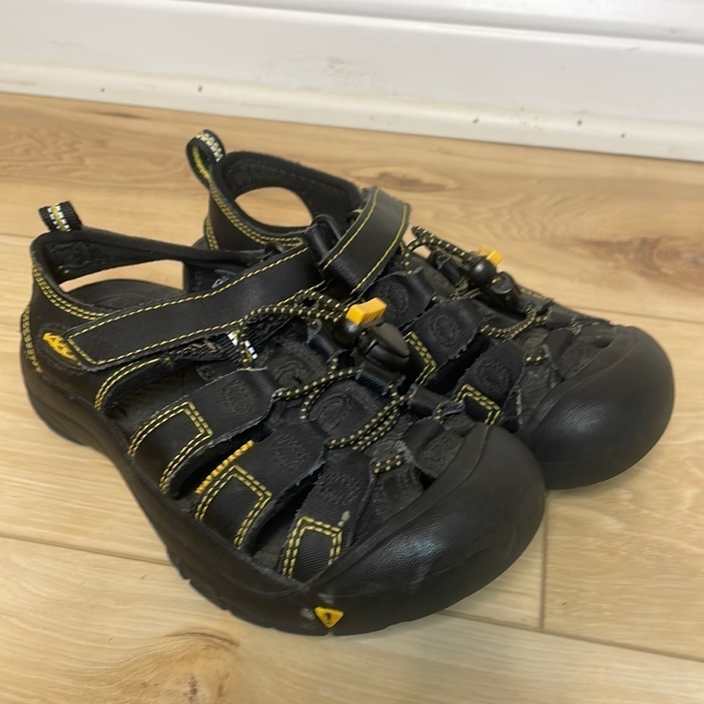 Keen Kids Newport Waterproof Hiking Outdoor Shoes Size 1